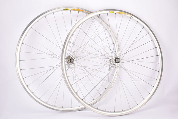 28" (622x15 / 700C) Wheelset with Mavic CXP 33 clincher Rims and Campagnolo Daytona 9-speed and 10-speed Hubs and Hoshi spokes from the 2000 / 2001