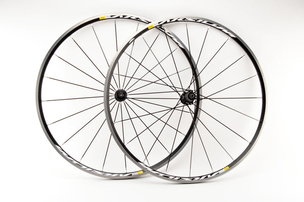 Wheelset with Mavic Akysium clincher rims and Mavic hubs from the 2010s
