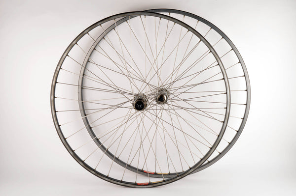 Wheelset with Mavic MA40 clincher rims and Shimano 105 Golden Arrow #F105 #R105 hubs from the 1980s