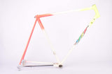 Defective neon pink yellow and white vintage road bike frame in 55.5 cm (c-t) / 54 cm (c-c)