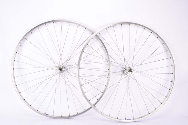 28" (700C / 622mm) Wheelset with Campagnolo Lambda Strada clincher Rims and Campagnolo Victory #422/000 or Triomphe #922/000 low flange hubs with english thread from the mid 1980s