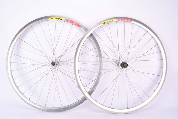 28" (700C / 622mm) Wheelset with Rigida DP 18 high pofile clincher Rims and Shimano Ultegra 600 #HB-6400 / #FH-6402 Hubs from the 1990s