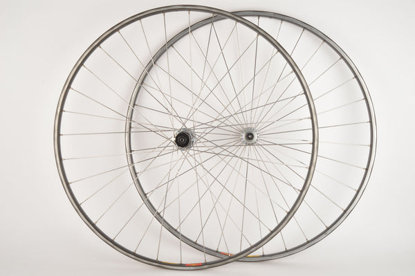Wheelset with Mavic G40 Clincher Rims and Shimano 600 first Gen. Hubs from 1980s