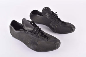 Vintage Italian cycling shoes in Size 42