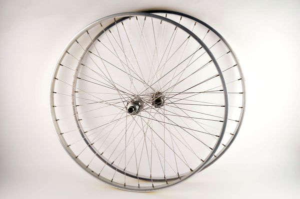 Wheelset with Araya 700c clincher rims and Shimano 600EX Arabesque first Gen.hubs from the 1970s