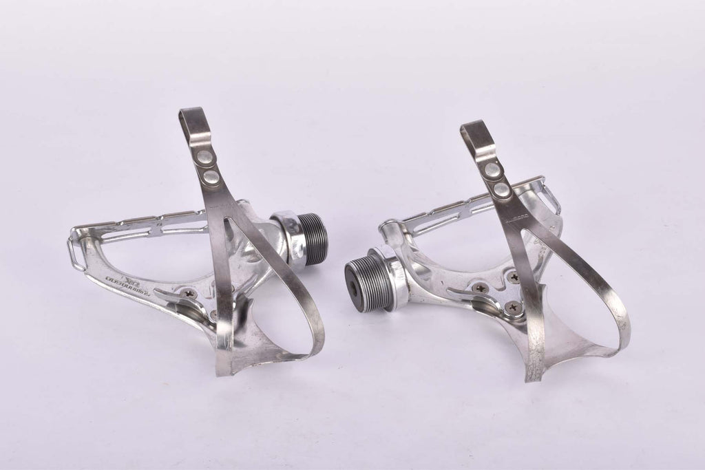 shimano 600 ax pedale Shimano 600 AX #PD-6300 aero Dyna-Drive pedal set with toe clip from 1981 Shimano 600 AX #PD-6300 aero Dyna-Drive pedal set with toe clip from 1981