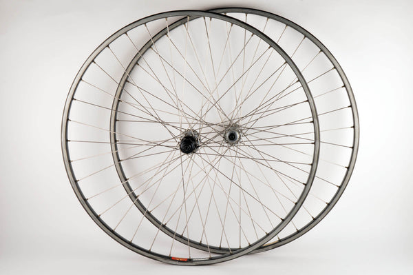 Wheelset with Mavic MA40 clincher rims and Shimano 600EX #6207 hubs from the 1980s