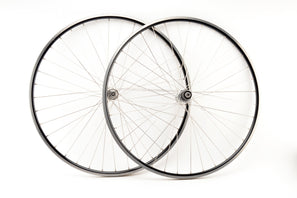 Wheelset with No Name clincher rims and Shimano Ultegra #6500 hubs from the 2000s