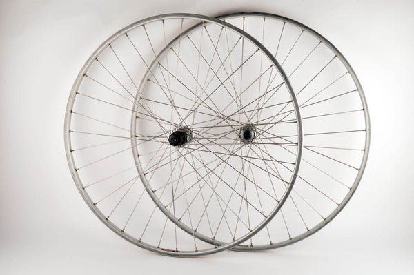 Wheelset with Wolber Super Champion Gentelman GTA clincher rims and Shimano 600EX #6207 #6208 hubs from the 1980s