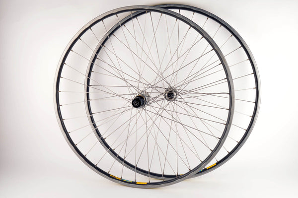Wheelset with Mavic Open 4 CD clincher rims and Shimano 600 Ultegra Tricolor #6400 #6402 hubs from the 1990s