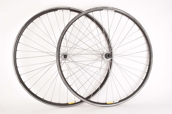 Wheelset with Campagnolo Omega Clincher Rims and Campagnolo Chorus #FH-00CH / #HB-00CH Hubs