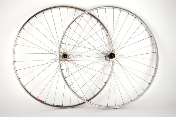 Wheelset with Super Champion Gentleman Clincher Rims and Shimano 105 Golden Arrow Hubs from 1986/87