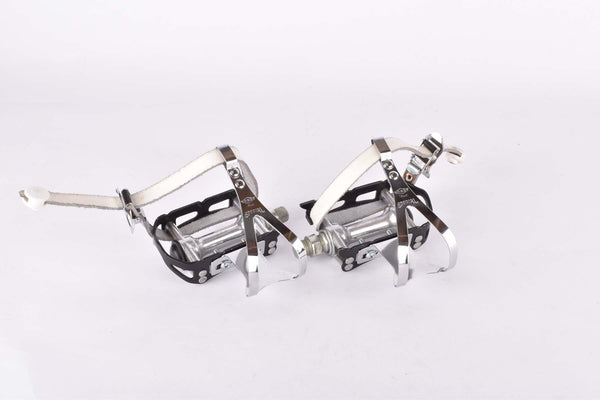 NOS Gipiemme Sprint #300SA Pedal Set with REG Special toe clips and white leather straps from the 1970s - 1980s