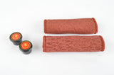 NOS/NIB Georges Sorel Grips in red suede look, with 110mm length
