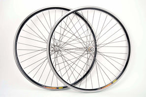 Wheelset with Mavic CXP 33 clincher rims and Campagnolo Record Exa-Drive hubs from the 1990s