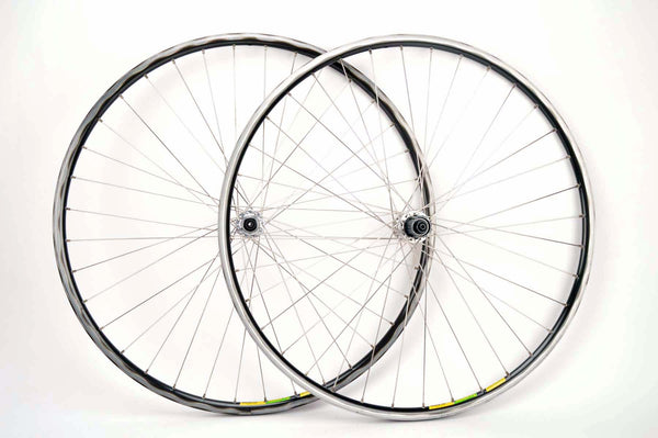 Wheelset with Mavic Mach 2 CD2 tubular rims and Campagnolo Chorus hubs from the 1980s - 90s