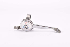 Huret (Competition / Tour de France) Clamp-on right hand Gear Lever Shifter from the 1940s - 1950s - Schalthebel - levier de vitesse

Weight / Gewicht :
56 g

Clamp size / Klemmmaß :
28.6 mm

Mechanism / Mechanismus :
Friction

Production period / Produktionszeitraum :
1949 - late 1950s / 1949 - späte 1950er

Condition / Zustand :
See pictures / Siehe Bilder

Please note / Bemerkung :
Has been used with Huret Competition later called Huret Tour de France rear derailleur, might have been aroun duntil the ear