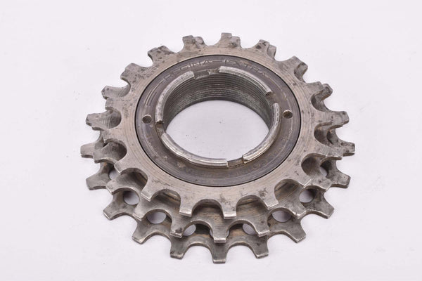 Regina (Soc. Ital. Catene Calibrate-Merate) Extra 3-speed Freewheel with 17-21 teeth and italian thread from 1949 - Schraubkranz

Weight / Gewicht :
238 g

Gears / Übertragungen :
5

Range / Abstufung :
17-19-21

Thread / Gewinde :
Italian: 35 mm x 24 F. /
Italienisch: 35 mm x 24 F

Production period / Produktionszeitraum :
1930s - 1940s / 1930er - 1940er

Condition / Zustand :
See pictures / Siehe Bilder

Note / Bemerkung :
-
